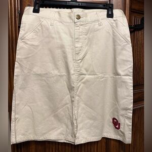 Cream Skirt with Oklahoma Sooners logo, size small
Front and back pockets